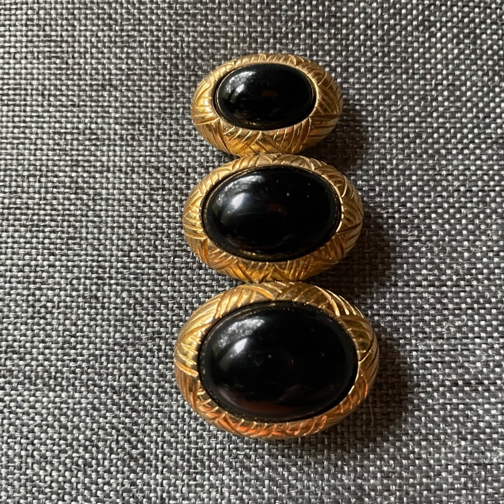Gorgeous Monet Black Cabochon Oval Vintage Brooch Pin - Picture 2 of 9